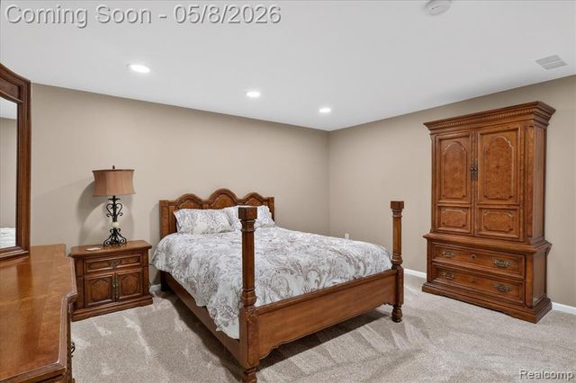 8955 Sandy Ridge Drive, White Lake, MI 48386