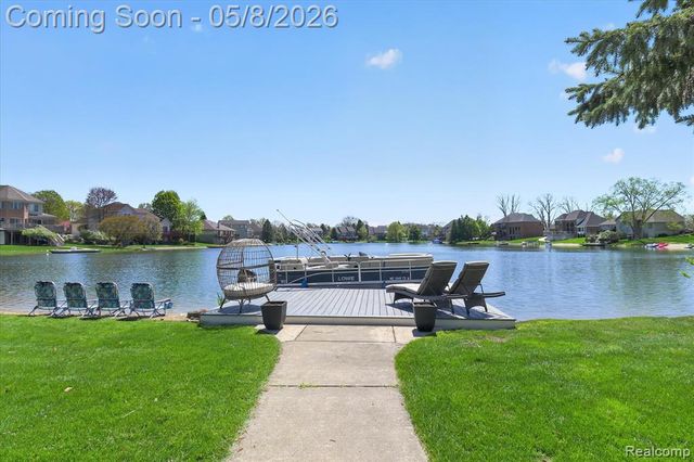8955 Sandy Ridge Drive, White Lake, MI 48386