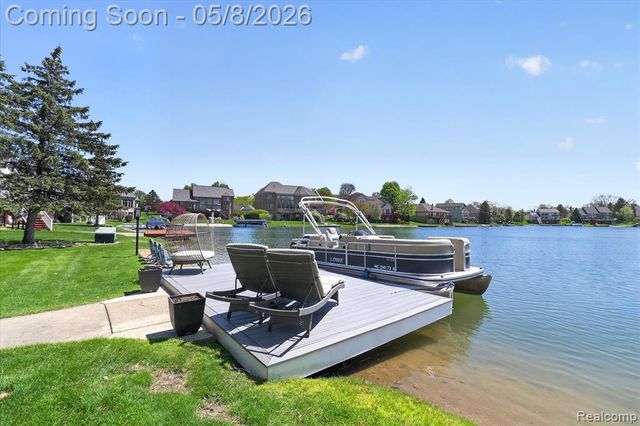 8955 Sandy Ridge Drive, White Lake, MI 48386