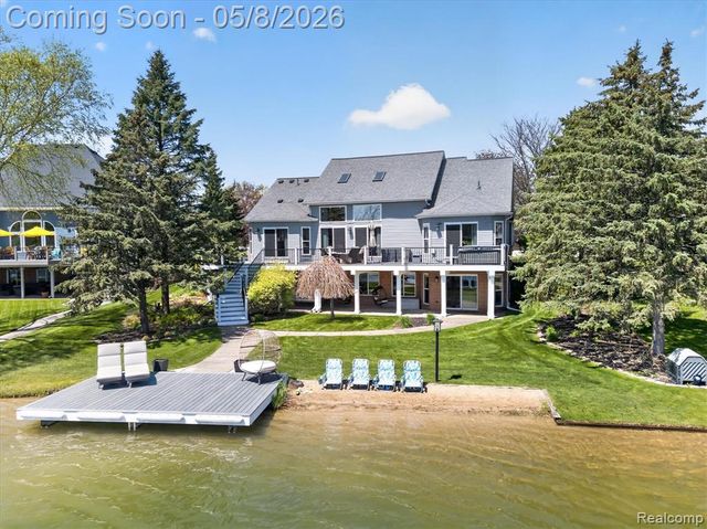 8955 Sandy Ridge Drive, White Lake, MI 48386