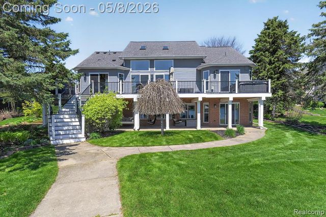 8955 Sandy Ridge Drive, White Lake, MI 48386