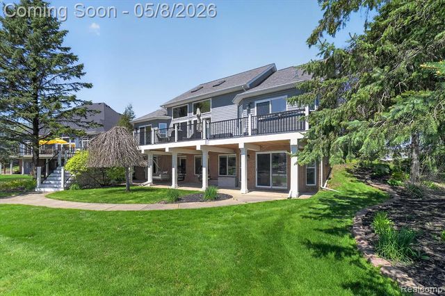 8955 Sandy Ridge Drive, White Lake, MI 48386