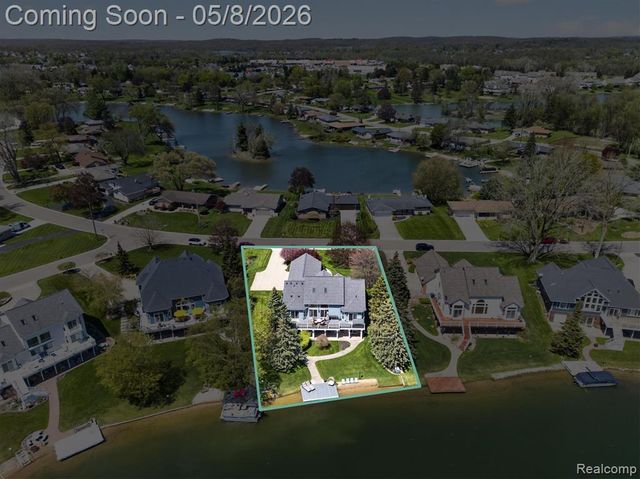 8955 Sandy Ridge Drive, White Lake, MI 48386