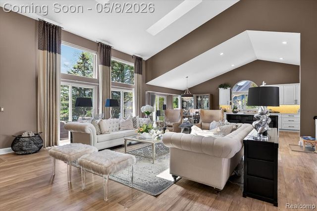 8955 Sandy Ridge Drive, White Lake, MI 48386