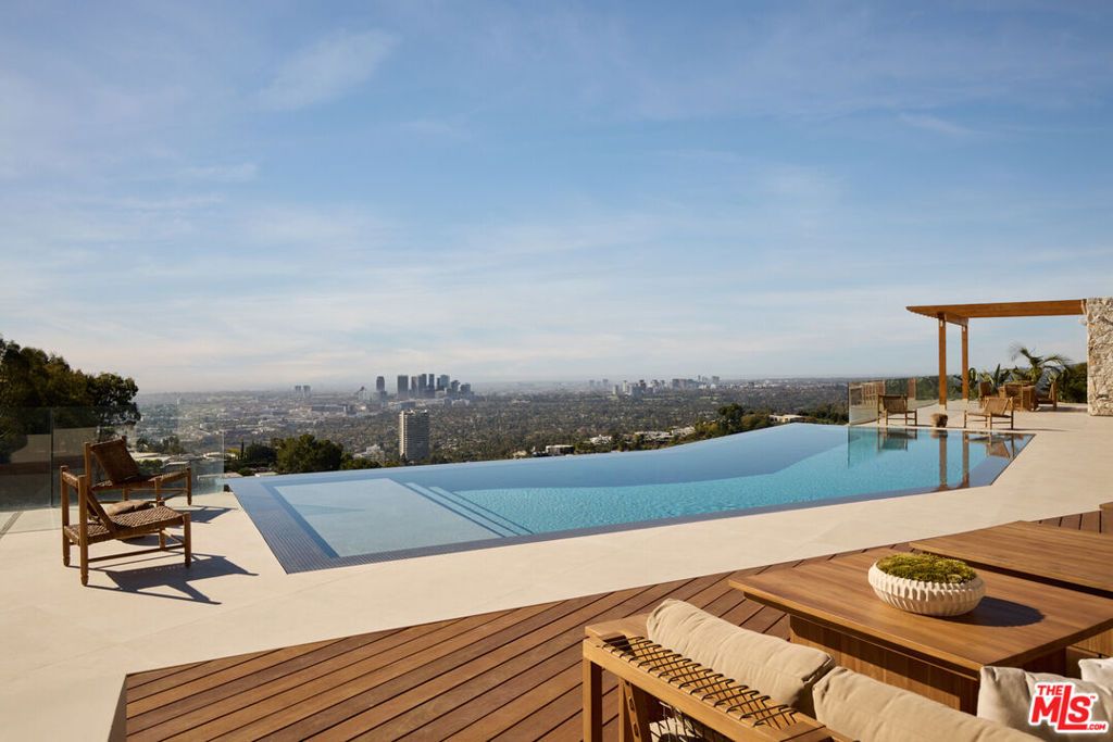 1615 Blue Jay Way, West Hollywood, CA 90069 — exterior