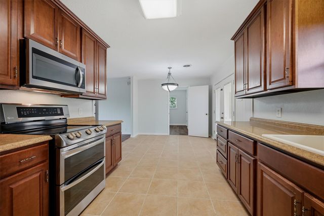 104 Kiowa Drive W, Lake Kiowa, TX 76240