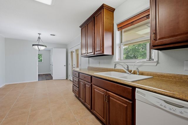 104 Kiowa Drive W, Lake Kiowa, TX 76240