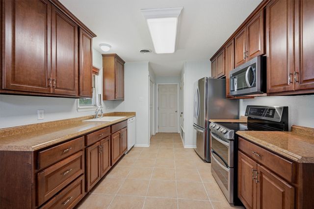 104 Kiowa Drive W, Lake Kiowa, TX 76240