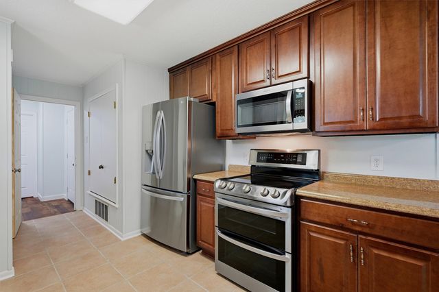 104 Kiowa Drive W, Lake Kiowa, TX 76240