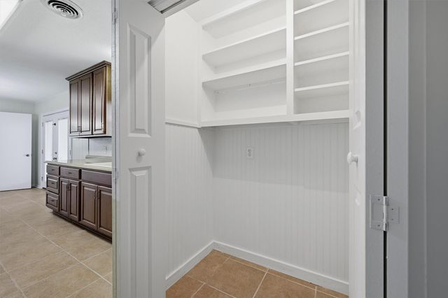 104 Kiowa Drive W, Lake Kiowa, TX 76240