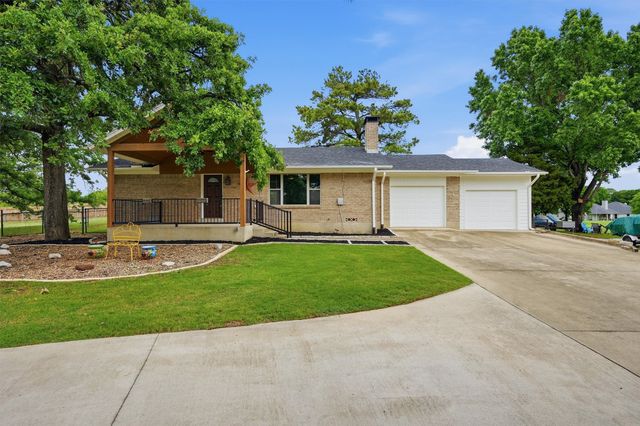 104 Kiowa Drive W, Lake Kiowa, TX 76240