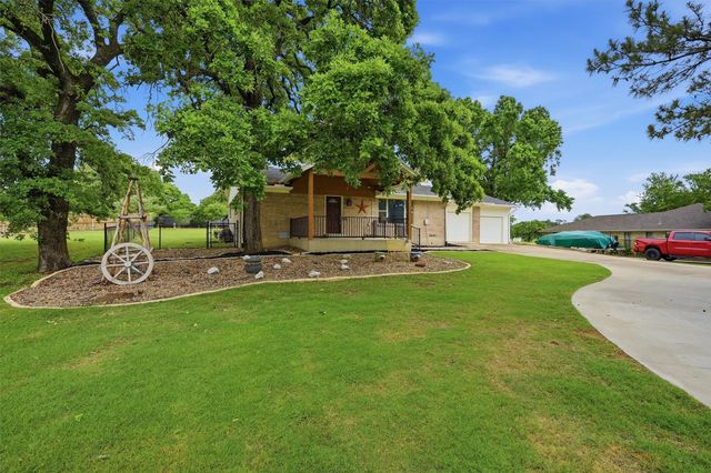 104 Kiowa Drive W, Lake Kiowa, TX 76240