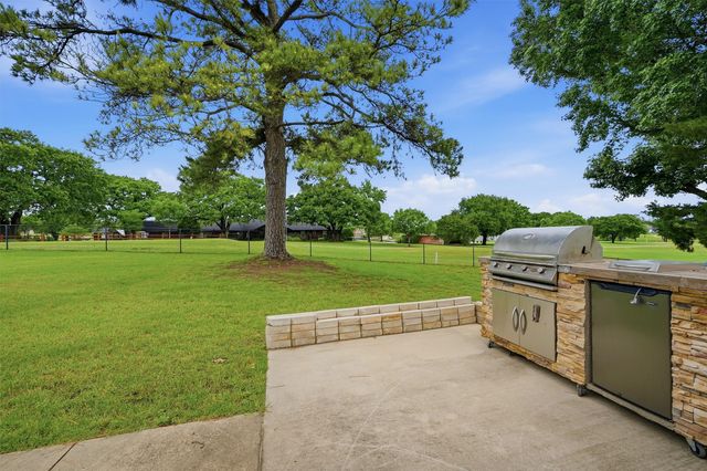 104 Kiowa Drive W, Lake Kiowa, TX 76240