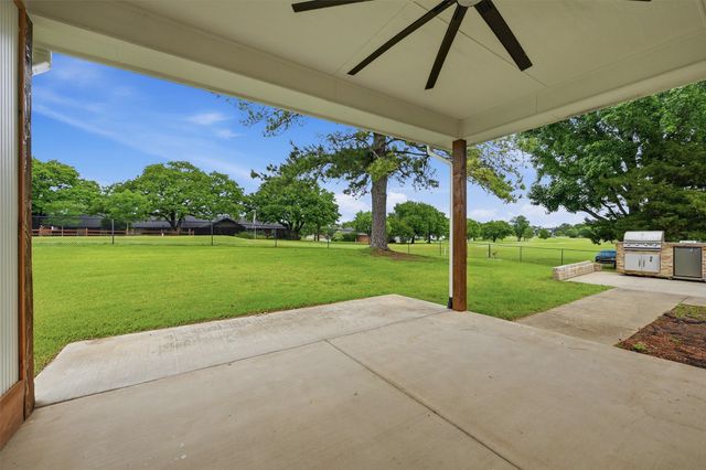 104 Kiowa Drive W, Lake Kiowa, TX 76240