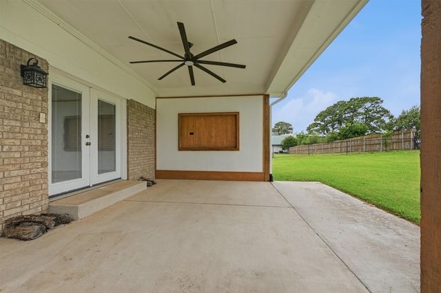 104 Kiowa Drive W, Lake Kiowa, TX 76240