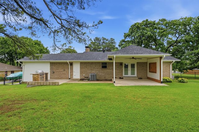 104 Kiowa Drive W, Lake Kiowa, TX 76240