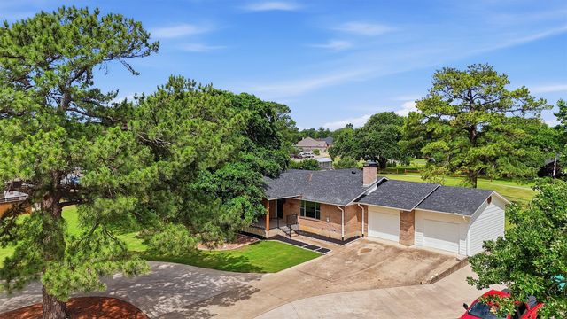 104 Kiowa Drive W, Lake Kiowa, TX 76240