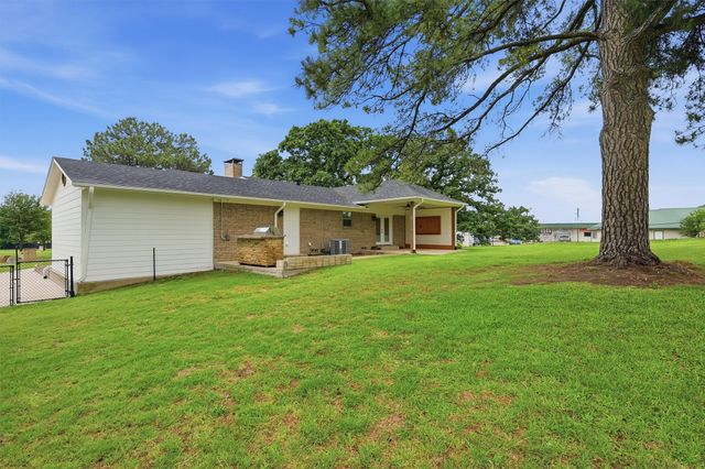 104 Kiowa Drive W, Lake Kiowa, TX 76240