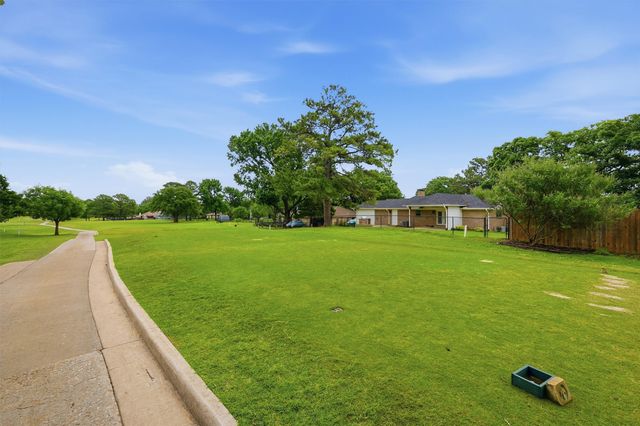 104 Kiowa Drive W, Lake Kiowa, TX 76240