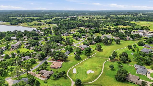 104 Kiowa Drive W, Lake Kiowa, TX 76240