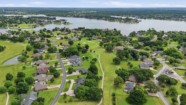 104 Kiowa Drive W, Lake Kiowa, TX 76240