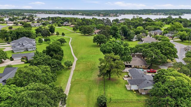 104 Kiowa Drive W, Lake Kiowa, TX 76240