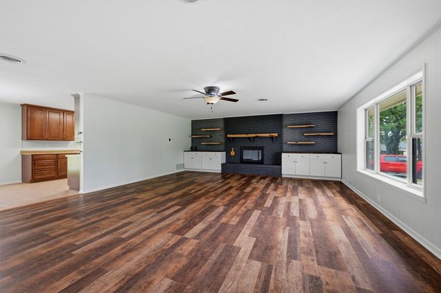 104 Kiowa Drive W, Lake Kiowa, TX 76240