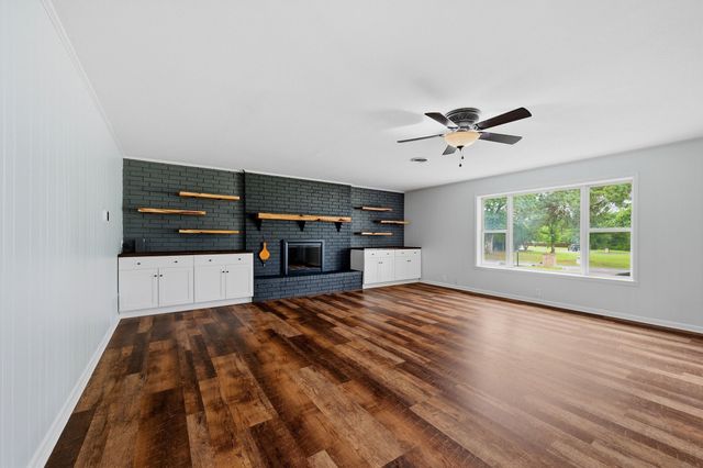 104 Kiowa Drive W, Lake Kiowa, TX 76240