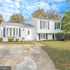 5703 OAK STAKE CT, Burke, VA 22015
