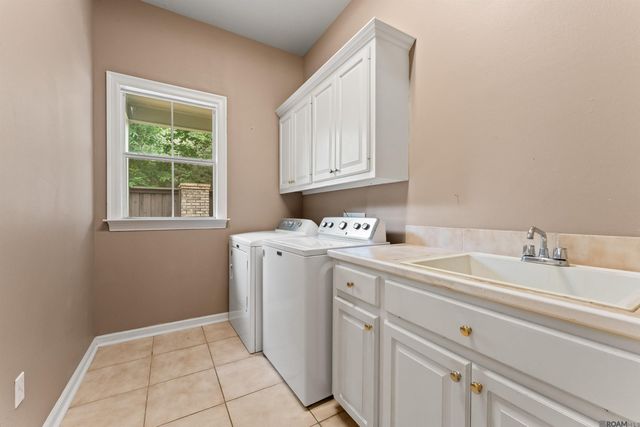 12523 Windermere Oaks Ct, Baton Rouge, LA 70810