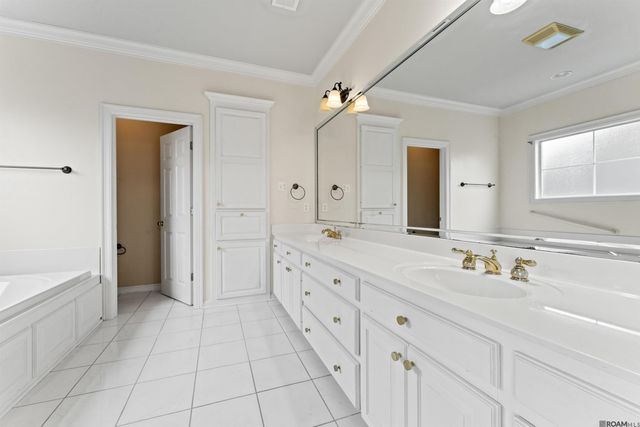 12523 Windermere Oaks Ct, Baton Rouge, LA 70810