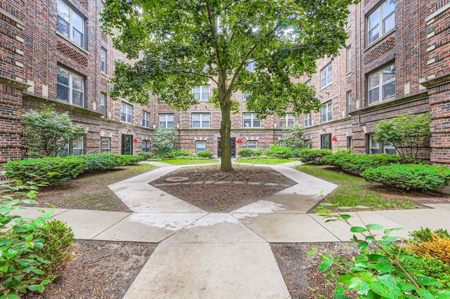 28 S 6th Avenue 1D, La Grange, IL 60525