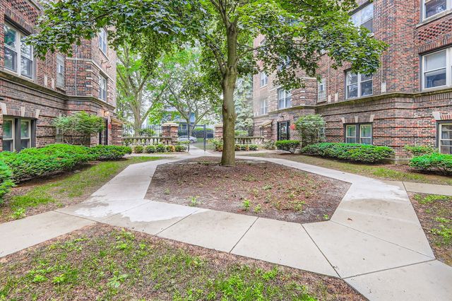 28 S 6th Avenue 1D, La Grange, IL 60525