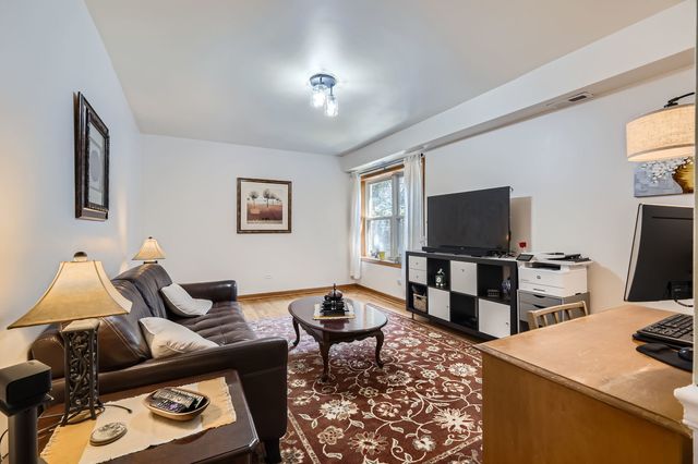 28 S 6th Avenue 1D, La Grange, IL 60525