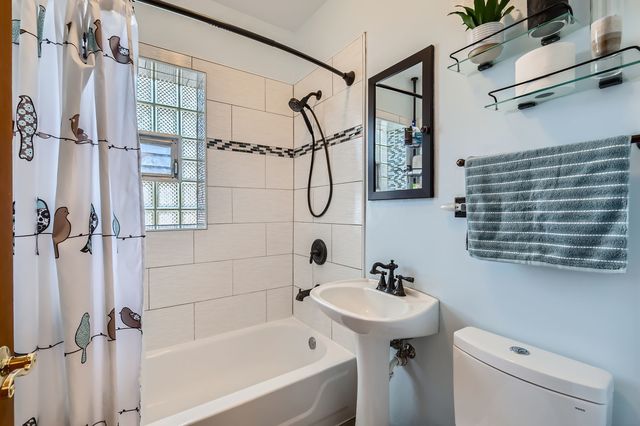 28 S 6th Avenue 1D, La Grange, IL 60525