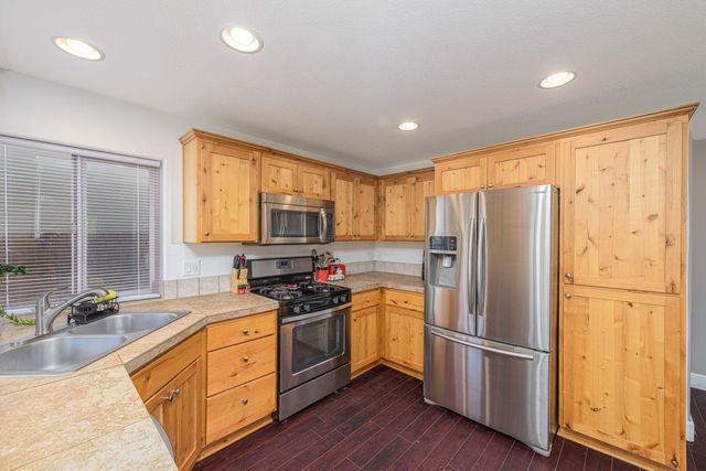 805 NE Redwood Avenue, Redmond, OR 97756