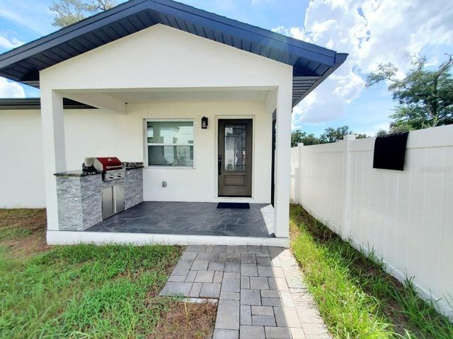 922 W KNOLLWOOD STREET 2, Tampa, FL 33604