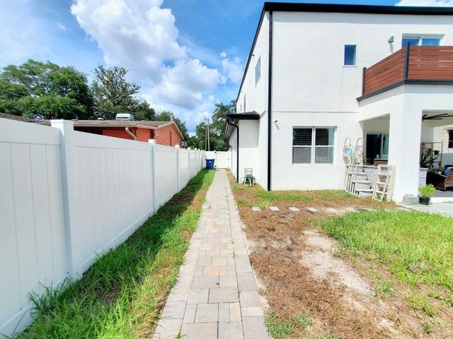 922 W KNOLLWOOD STREET 2, Tampa, FL 33604