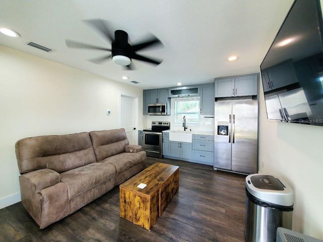 922 W KNOLLWOOD STREET 2, Tampa, FL 33604