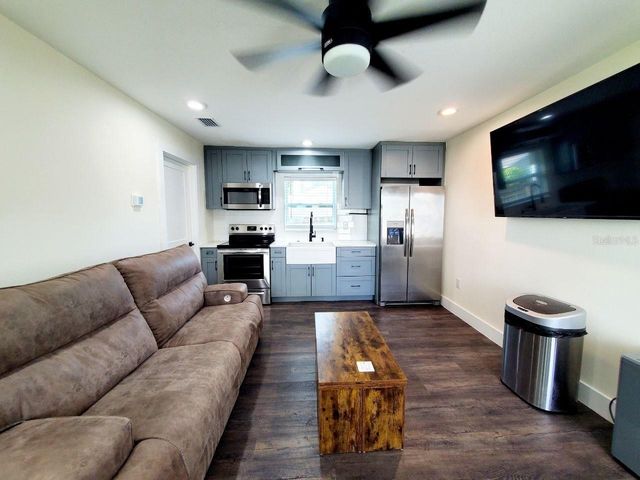 922 W KNOLLWOOD STREET 2, Tampa, FL 33604