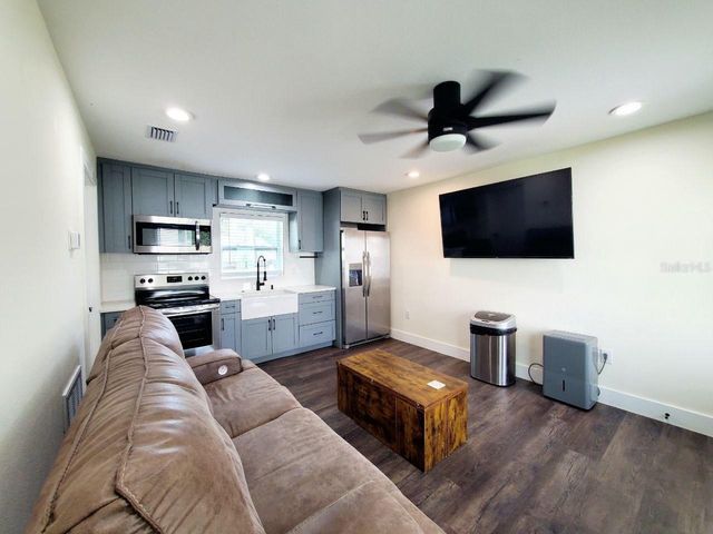 922 W KNOLLWOOD STREET 2, Tampa, FL 33604