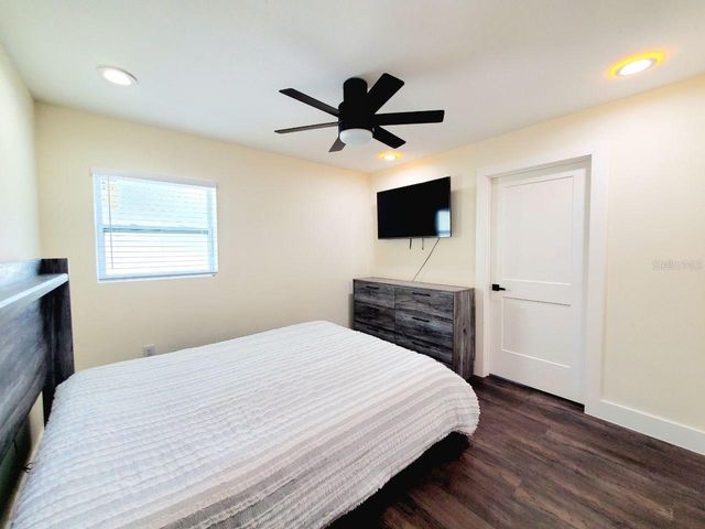 922 W KNOLLWOOD STREET 2, Tampa, FL 33604