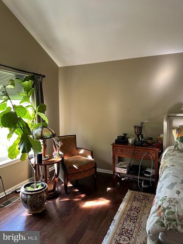 203 OAKTREE CT, Warwick, PA 18974