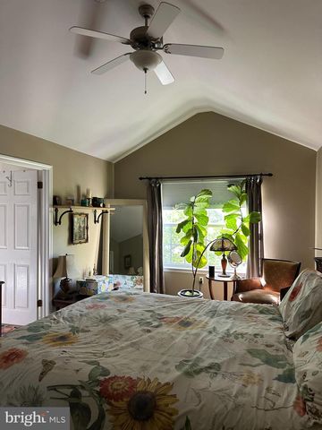 203 OAKTREE CT, Warwick, PA 18974