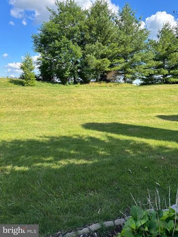 203 OAKTREE CT, Warwick, PA 18974