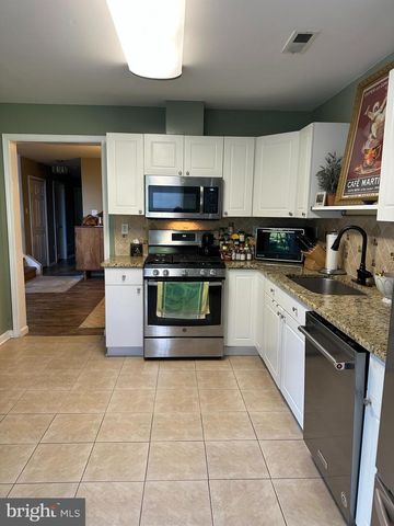 203 OAKTREE CT, Warwick, PA 18974