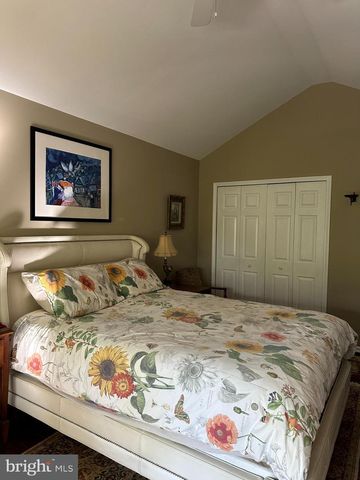 203 OAKTREE CT, Warwick, PA 18974