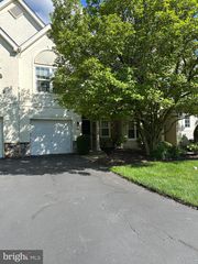 203 OAKTREE CT, Warwick, PA 18974
