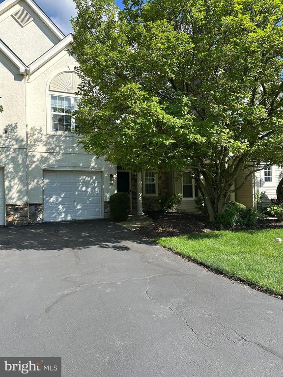 203 OAKTREE CT, Warwick, PA 18974