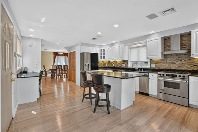 115 Pond St, Avon, MA 02322